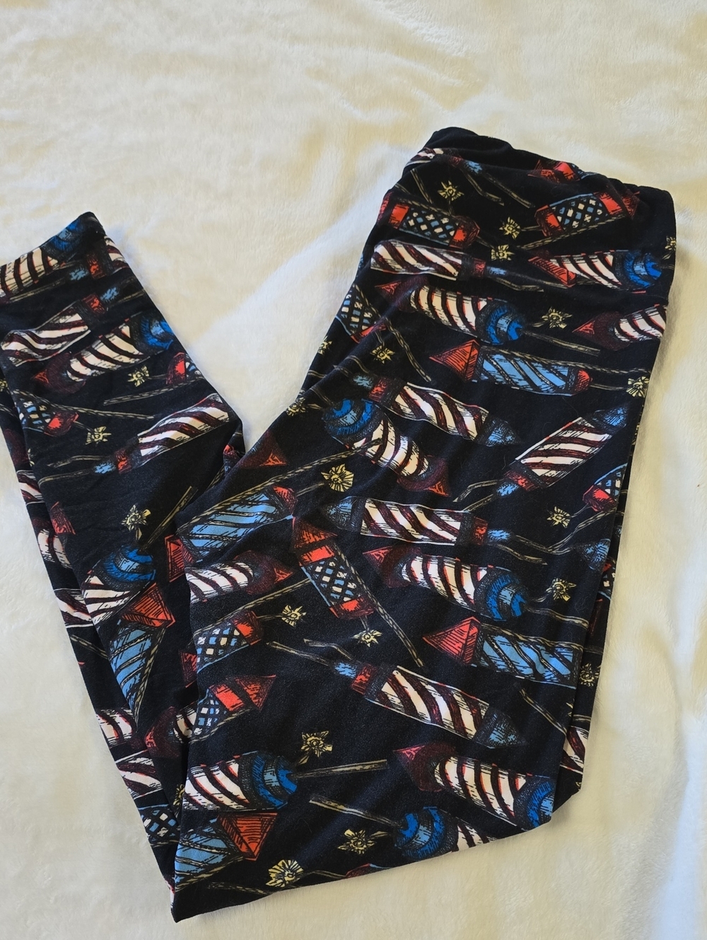 LuLaRoe Ladies Patriotic Black Leggings with Red & Blue Firework Print